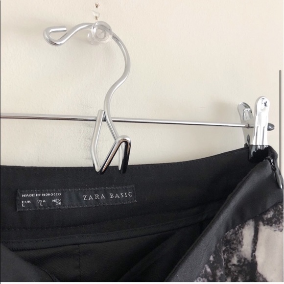 ZARA Marble Asymmetric Zip Mini Skirt Size Large - Picture 3 of 5
